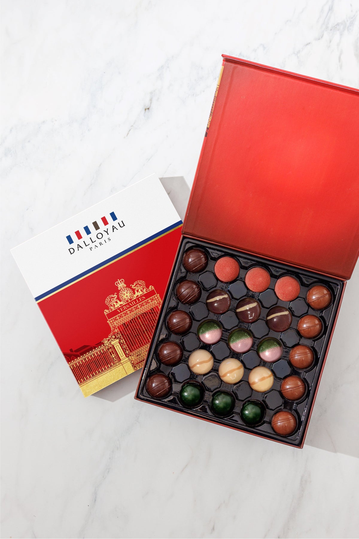 Gift Box of 25 Chocolate Bonbons - Red