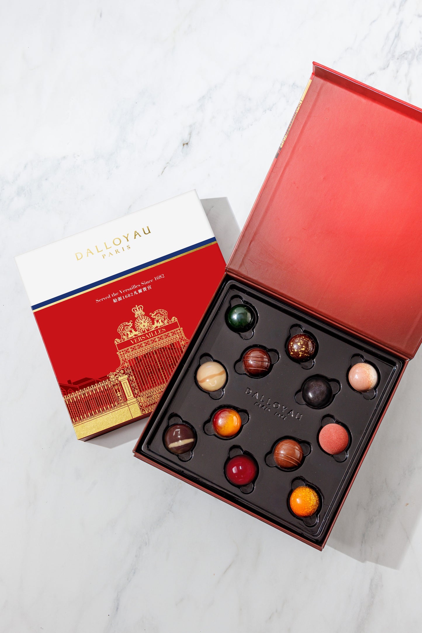 Gift Box of 12 Chocolate Bonbons - Red