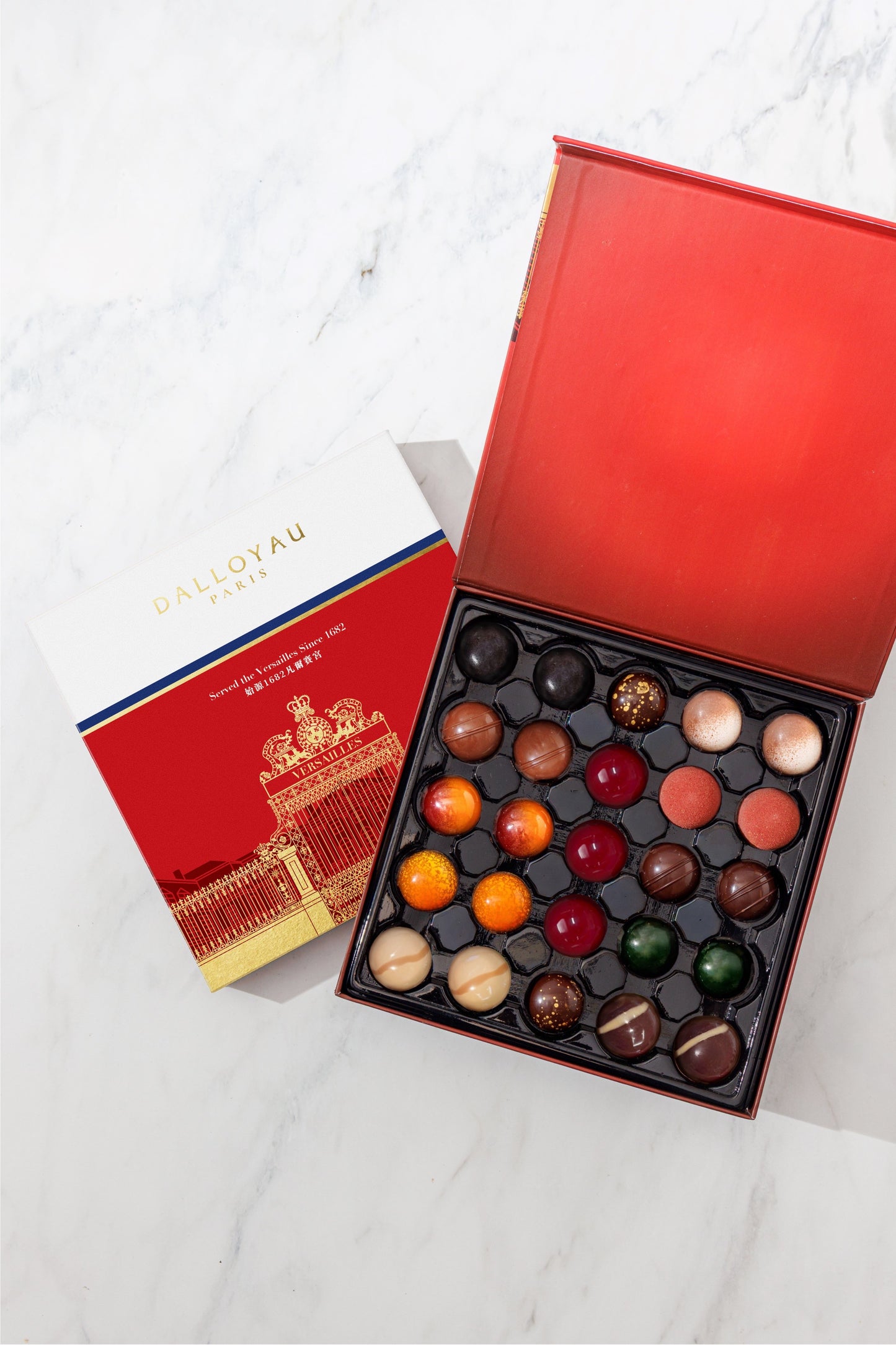 Gift Box of 25 Chocolate Bonbons - Red