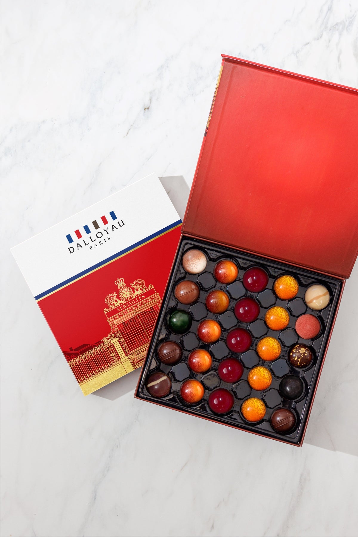 Gift Box of 25 Chocolate Bonbons - Red
