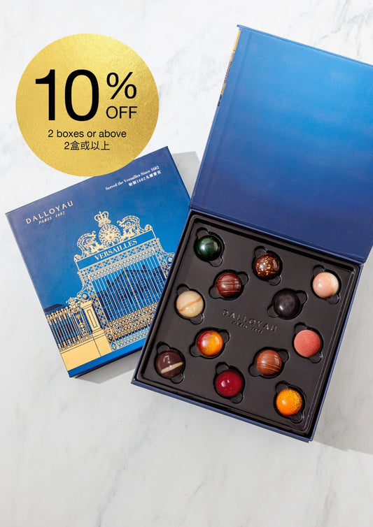 Gift Box of 12 Chocolate Bonbons - Blue